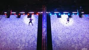 德州扑克“中等强度手牌”困境：面对底池大注，顶对弱踢脚到底该不该顽强跟注？（德州扑克中强牌的两难：顶对弱踢脚遇大注，跟注还是弃牌？）